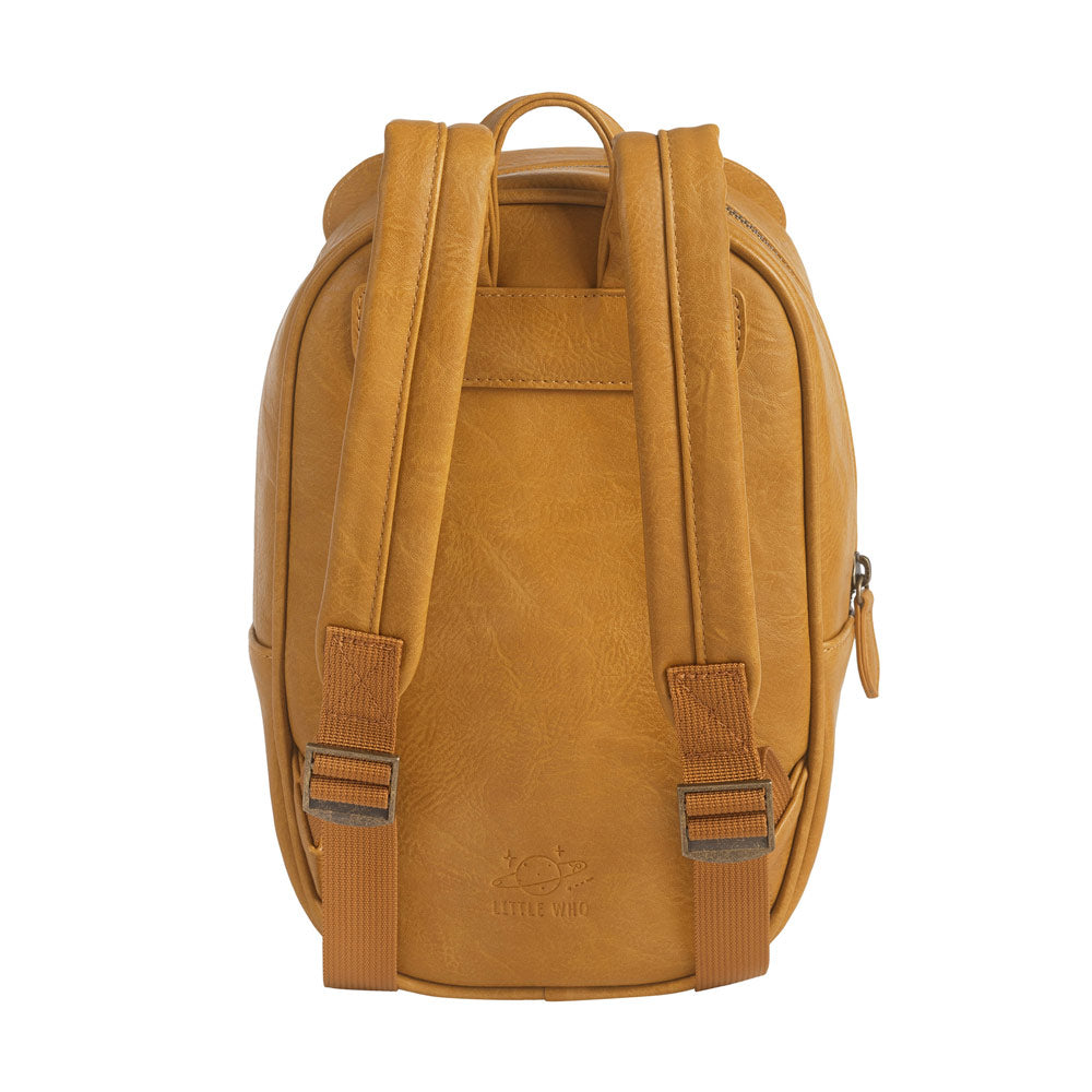 Die Träger des Kinderrucksacks lassen sich an die Größe des Kindes anpassen. 