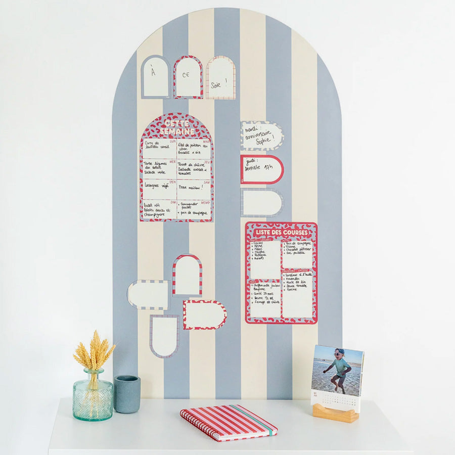 Magnettafel Arch in der Farbe blau und Creme gestreift 