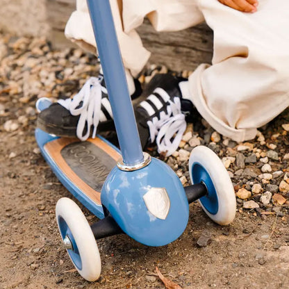Cooler Roller für Kinder in der Farbe blau von der Marke Banwood