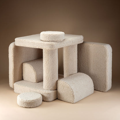 Das Spielsofa kann man komplett verschiedenen aufbauen und somit können die Kinder Höhlen bauen und coole andere Sachen. 
