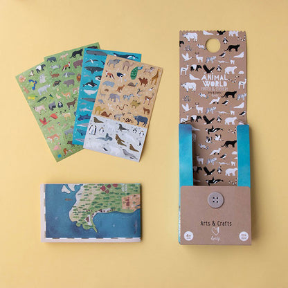 Set mit Verpackung, Stickern und einem zweiseitigem Poster