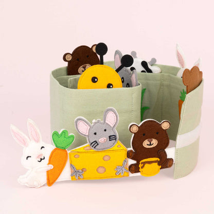 Bei diesem Spiel aus Stoff können die Kinder die Tiere jeweils bei ihrem Lieblingsessen einstecken