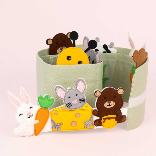 Bei diesem Spiel aus Stoff können die Kinder die Tiere jeweils bei ihrem Lieblingsessen einstecken