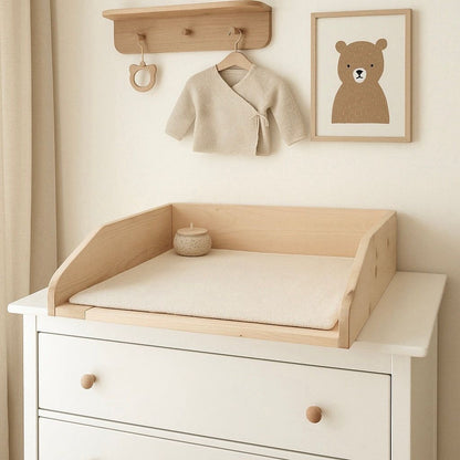 Kinderzimmer mit Wickelkommode aus Zirbenholz für Babys